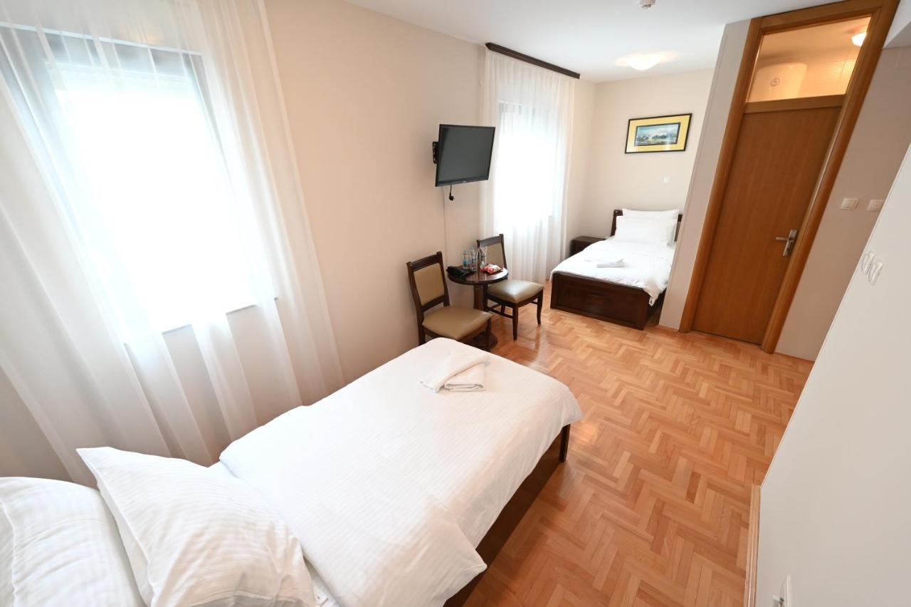 Hotel "Jkc Banja Luka" Екстер'єр фото