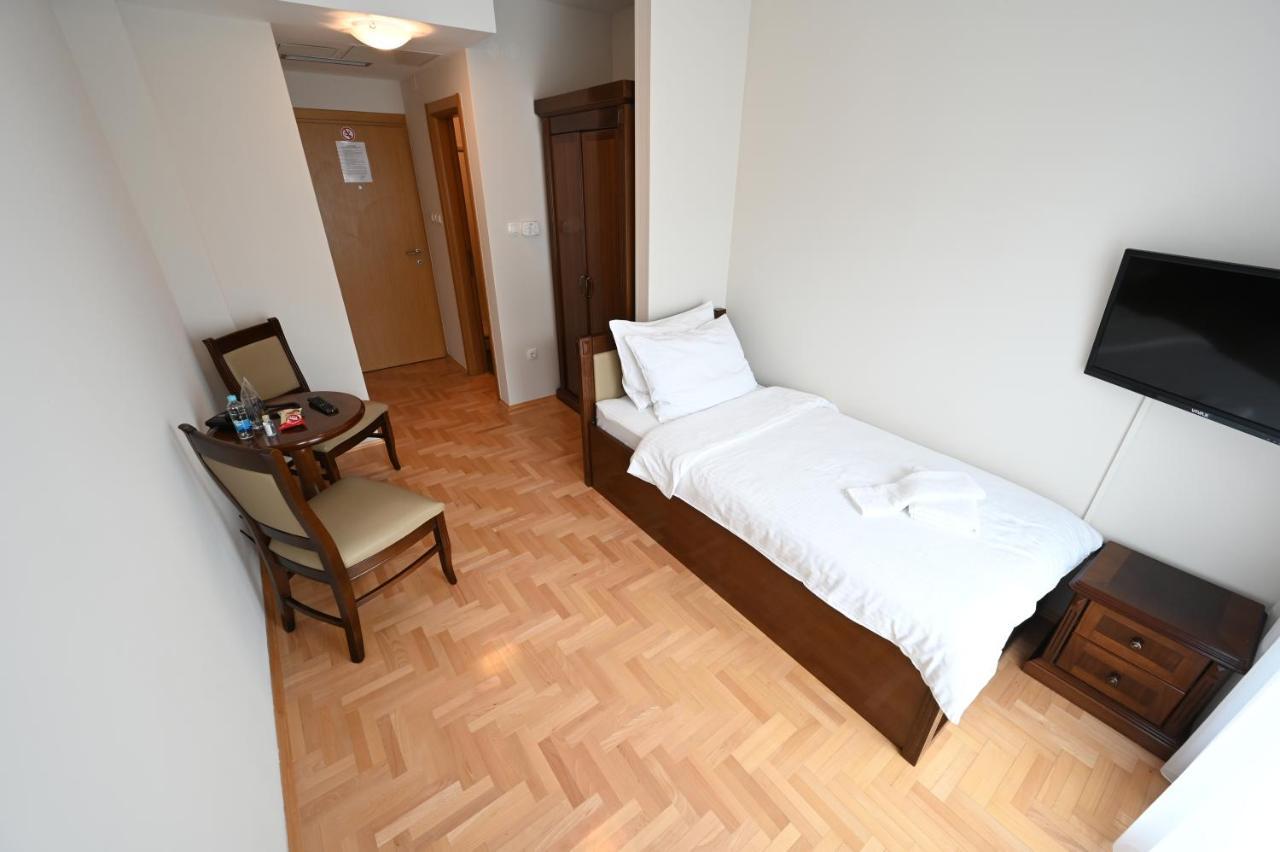 Hotel "Jkc Banja Luka" Екстер'єр фото