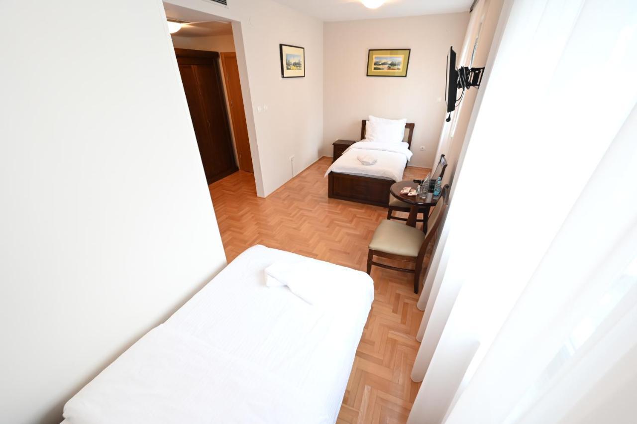 Hotel "Jkc Banja Luka" Екстер'єр фото
