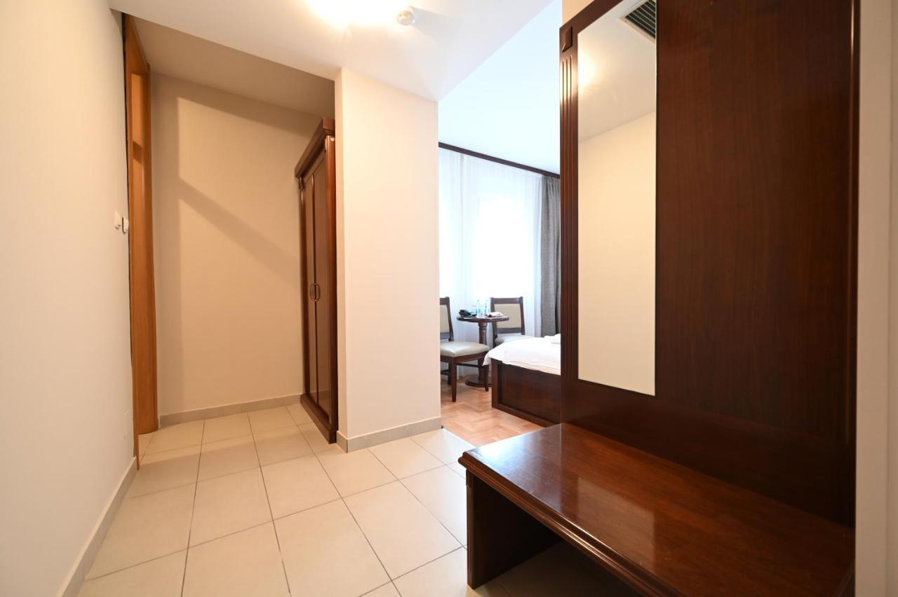Hotel "Jkc Banja Luka" Екстер'єр фото