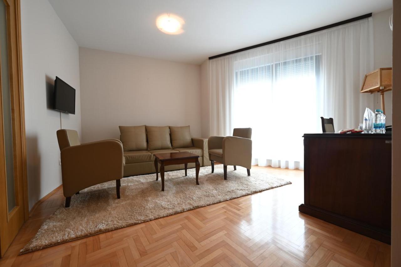 Hotel "Jkc Banja Luka" Екстер'єр фото