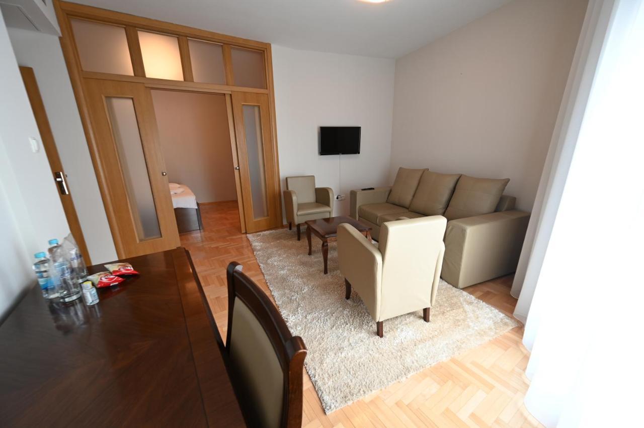 Hotel "Jkc Banja Luka" Екстер'єр фото