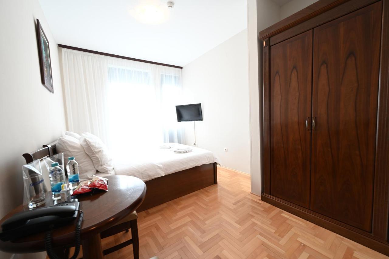 Hotel "Jkc Banja Luka" Екстер'єр фото